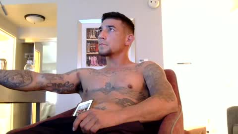 Snapshot of toomuchsmoke chatting on December 8, 6:06 pm toomuchsmoke online show from December 8, 6:06 pm