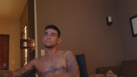 Snapshot of toomuchsmoke chatting on January 2, 1:49 am toomuchsmoke online show from January 2, 1:49 am