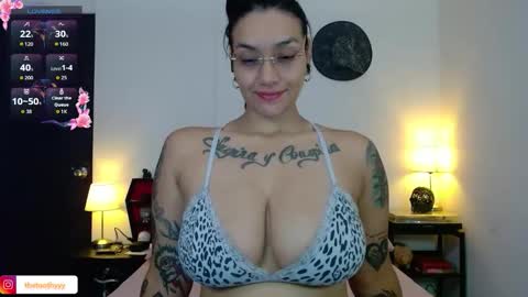Snapshot of toothyy chatting on September 24, 12:45 pm toothyy online show from September 24, 12:45 pm