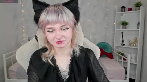 Snapshot of tori_cutie chatting on October 22, 12:14 am Tori online show from October 22, 12:14 am