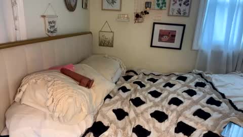 Tori  online show from February 10, 9:36 pm