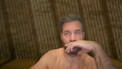 trakaiss online show from November 27, 8:05 pm