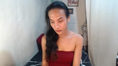 Amor  THUMBS-UP ME online show from June 8, 4:30 pm