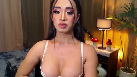 Snapshot of transgoddessrosy chatting on September 15, 5:14 pm ROSY TAN BE MY KING DONT FORGET TO FOLLOW AND THUMBS UP ME online show from September 15, 5:14 pm