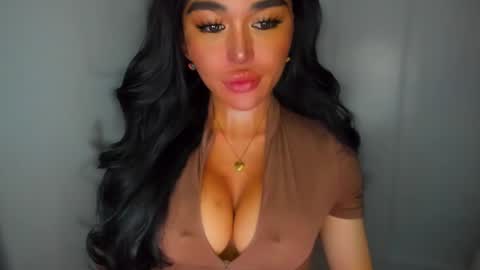 Snapshot of transnextdoor_ chatting on January 15, 7:23 pm ALMIGHTY GODDESS VALENTINA online show from January 15, 7:23 pm