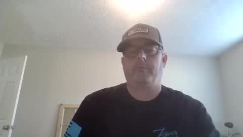 Snapshot of travelingman53 chatting on October 14, 6:33 pm Travelingman53 online show from October 14, 6:33 pm