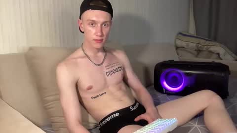 Travis online show from May 14, 7:23 pm