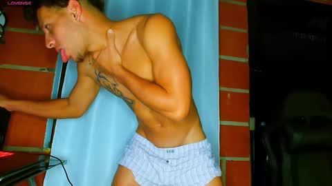 TRAVIS. online show from November 21, 6:44 am