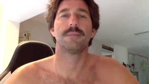 Snapshot of traviskenn chatting on September 28, 1:09 pm TravisKenn online show from September 28, 1:09 pm