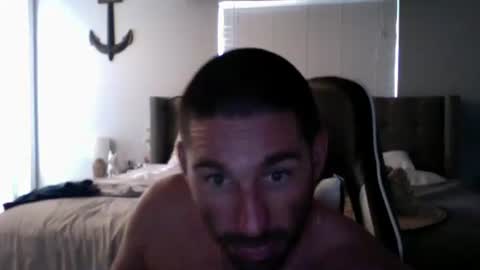 Snapshot of traviskenn chatting on December 7, 5:04 pm TravisKenn online show from December 7, 5:04 pm