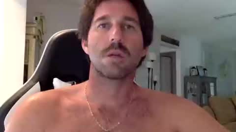 Snapshot of traviskenn chatting on September 15, 6:53 pm TravisKenn online show from September 15, 6:53 pm