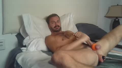 TravisWylde19 online show from February 18, 4:14 pm