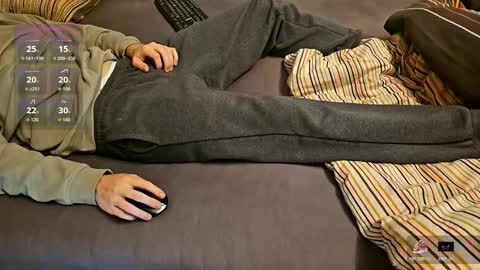 tree1989 online show from October 31, 4:29 pm