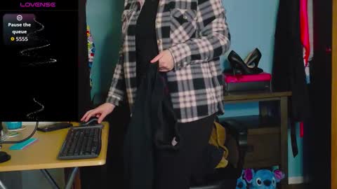 TreeJeanne online show from December 18, 9:21 pm