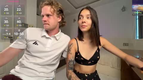 Sarah And Jon online show from December 21, 5:58 am