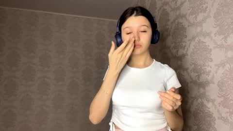 Bella online show from March 29, 5:25 pm