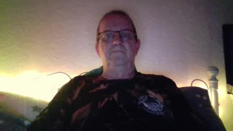 Snapshot of trev8331 chatting on November 1, 6:56 am Fe-fi-fo-fum online show from November 1, 6:56 am