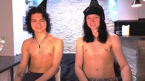 Max  online show from March 1, 11:31 pm