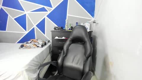 troy_stonee online show from February 14, 3:37 pm