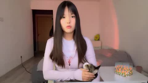 Yumi  online show from October 28, 1:34 pm