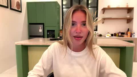 Mia online show from January 15, 11:19 am