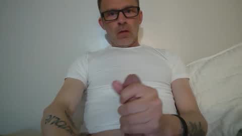 trvlrslc online show from December 8, 1:41 am