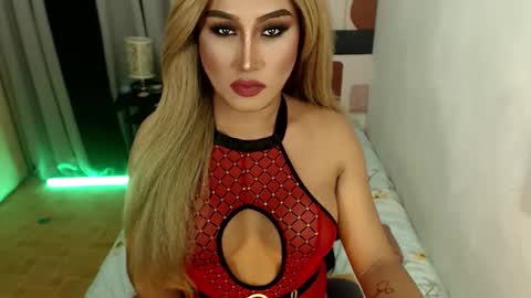 Snapshot of tshugescock chatting on January 8, 10:06 pm SEDUCTIVEmistresCUMS online show from January 8, 10:06 pm