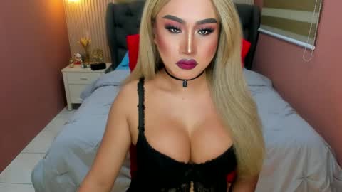 Snapshot of tshugescock chatting on February 8, 10:50 am SEDUCTIVEmistresCUMS online show from February 8, 10:50 am