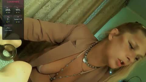 Annika online show from November 12, 11:34 am