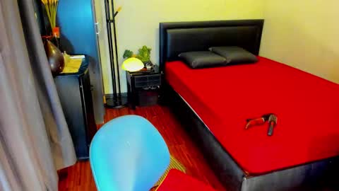 Kylee-  will make your  day  online show from February 12, 6:33 pm