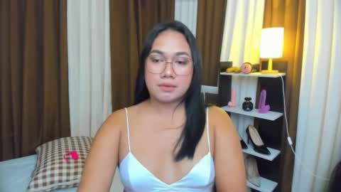 Snapshot of tsuncutkaren chatting on October 1, 5:50 am Karen Oquio online show from October 1, 5:50 am