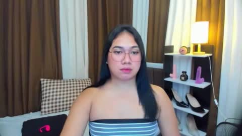 Snapshot of tsuncutkaren chatting on October 13, 7:32 am Karen Oquio online show from October 13, 7:32 am