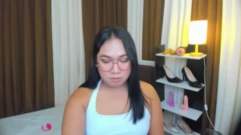 Snapshot of tsuncutkaren chatting on September 23, 6:47 pm Karen Oquio online show from September 23, 6:47 pm