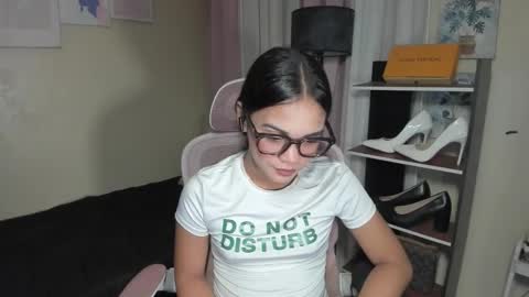 Snapshot of tsuncutrhein chatting on October 9, 9:09 pm tsuncutrhein online show from October 9, 9:09 pm