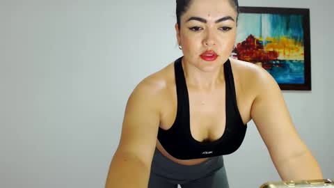 Snapshot of tuti_sex chatting on February 20, 10:59 pm tuti online show from February 20, 10:59 pm