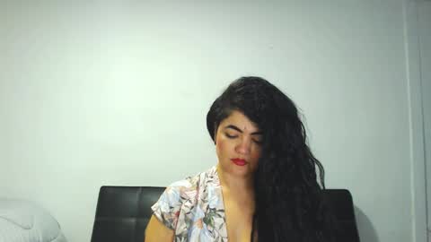 Snapshot of tuti_sex chatting on September 21, 3:43 am tuti online show from September 21, 3:43 am