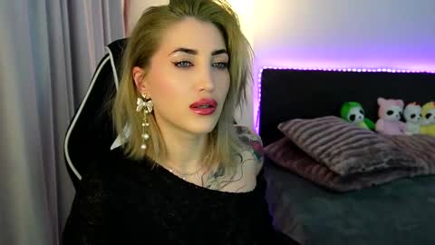 MayCarrey online show from January 14, 10:40 pm