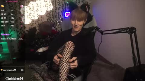 Snapshot of twinkben04 chatting on October 13, 8:44 pm Ben online show from October 13, 8:44 pm