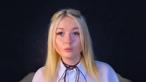 twinklefluff online show from March 10, 4:38 am