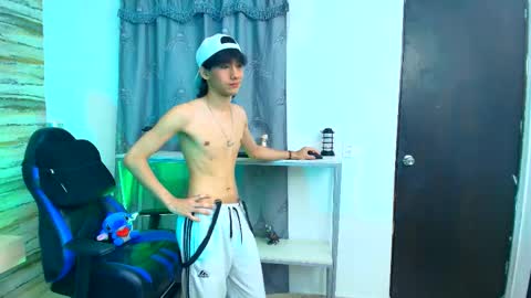 twinslovers_ online show from October 18, 10:14 pm