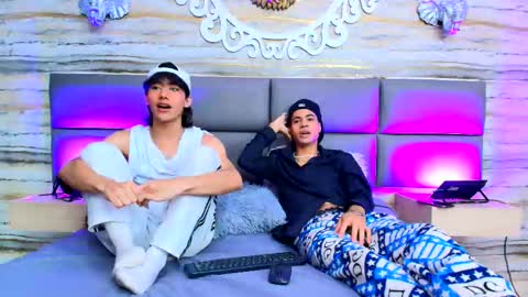 twinslovers_ online show from September 24, 8:48 pm