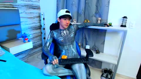 twinslovers_ online show from October 20, 10:37 pm