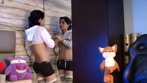 twinslovers_ online show from March 2, 4:39 am