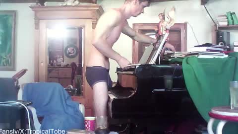 TobeBritta online show from April 4, 4:36 pm