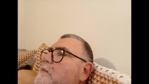 twohats2810 online show from December 17, 7:09 pm