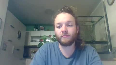 Snapshot of tworoardsdiverge chatting on October 25, 2:01 am tworoardsdiverge online show from October 25, 2:01 am