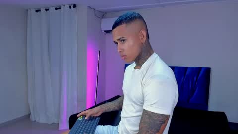 tyler_bell_ online show from April 15, 3:21 am