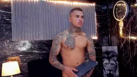 tyler_bell_ online show from June 4, 4:29 am