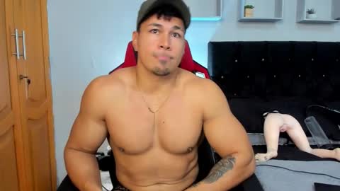 tyler_hank1 online show from November 29, 11:18 am