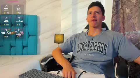 Snapshot of tylercold_x chatting on October 17, 7:40 pm Tyler online show from October 17, 7:40 pm